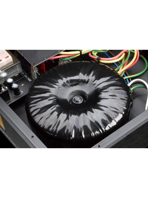 KECES Audio IQRP-800 szimmetrikus hálózati leválasztó, táp kondicionáló