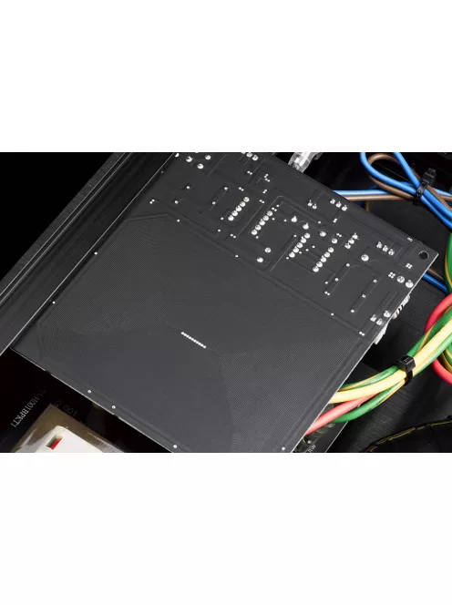 KECES Audio IQRP-800 szimmetrikus hálózati leválasztó, táp kondicionáló