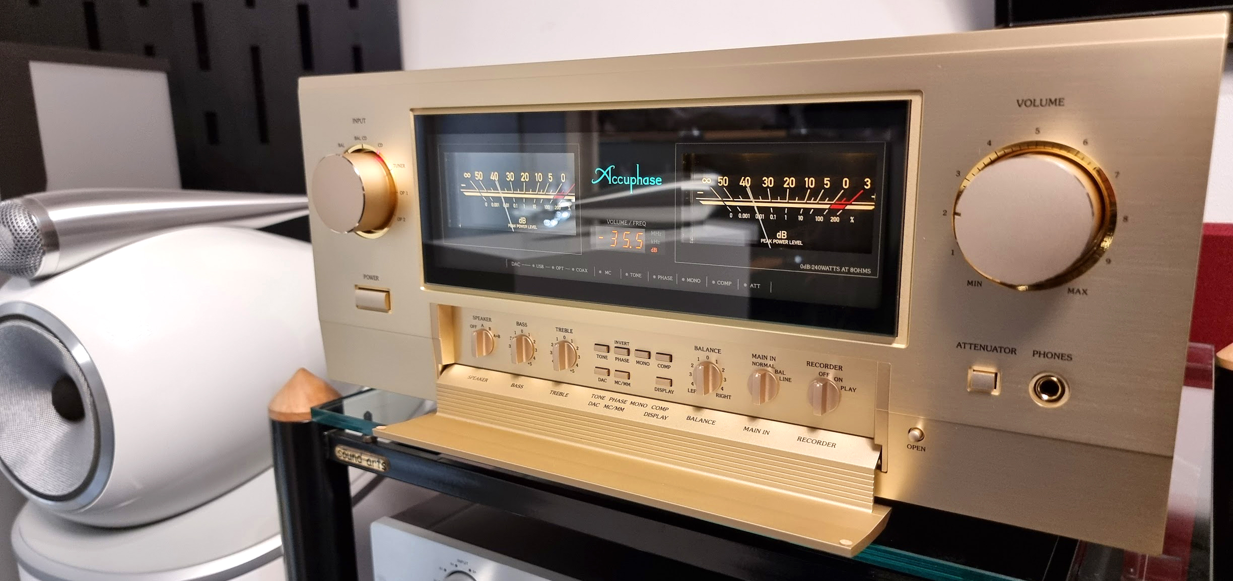 accuphase-e5000-panel